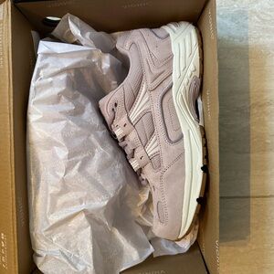 NIB NEW VIONIC WOMEN'S 23WALK MIST SUEDE ATHLETIC SNEAKERS SHOES 7.5 1/2 PURPLE